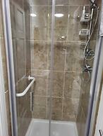 1 Bed Retreat-sleeps 2-secure Parking-garden