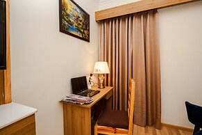Anand Vardhan Resorts