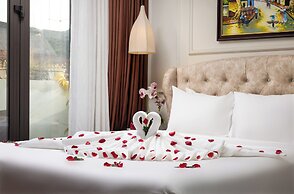 Golden Legend Palace Hotel