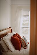 Hill Road Manor Bed & Breakfast