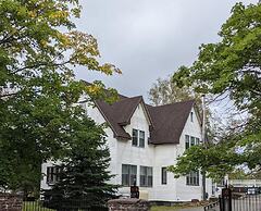 Hill Road Manor Bed & Breakfast