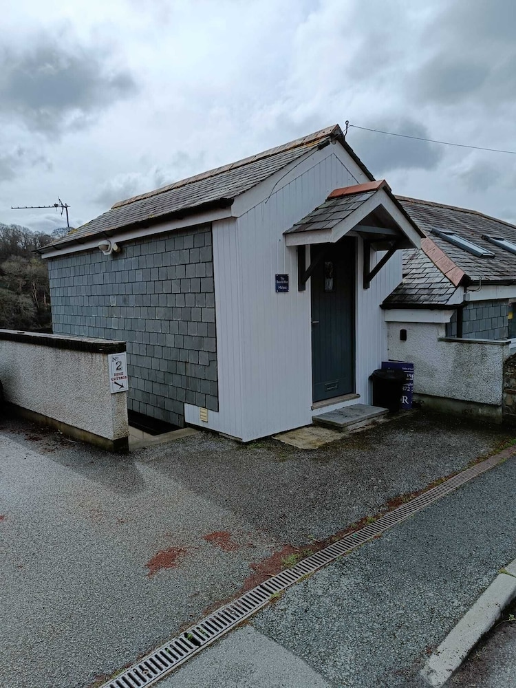 1 Bed Cottage - Sleeps 2 - Parking - Wifi