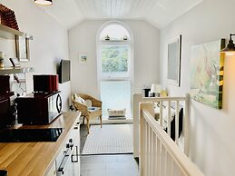 1 Bed Cottage - Sleeps 2 - Parking - Wifi