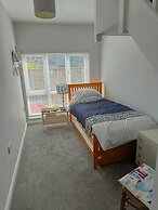 1 Bed Cottage - Sleeps 2 - Parking - Wifi
