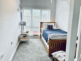 1 Bed Cottage - Sleeps 2 - Parking - Wifi