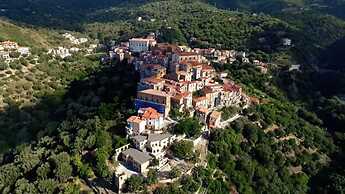 Centre of Pisciotta - Apt - Sleeps 4 - Seaside