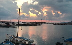 Centre of Pisciotta - Apt - Sleeps 4 - Seaside