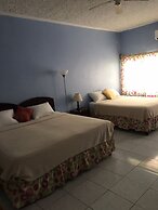 Tropical Court Hotel