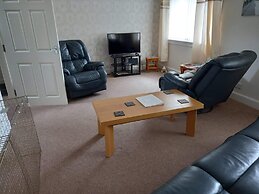 Inviting, Light and Airy 3-bed Apartment in Wick