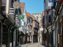 Cornerways, 8 North Lane