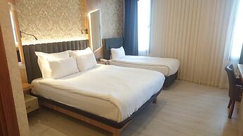 Isnova Hotel
