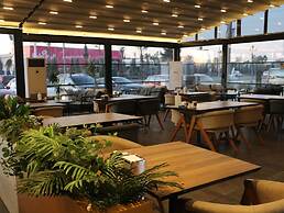 Isnova Hotel