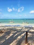 Stay.Plus Bamburi Beachfront Apartment