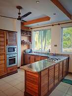 Stay.Plus Bamburi Beachfront Apartment