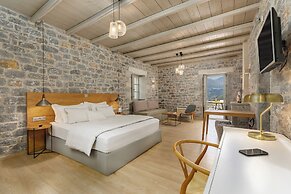 Trapela Limeni Luxury Suites