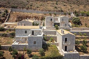 Trapela Limeni Luxury Suites