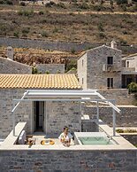 Trapela Limeni Luxury Suites