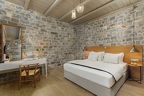 Trapela Limeni Luxury Suites