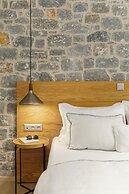 Trapela Limeni Luxury Suites