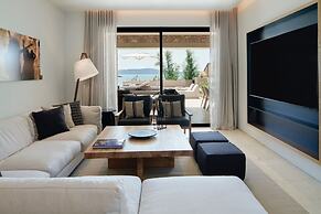 W Costa Navarino
