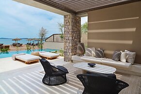 W Costa Navarino