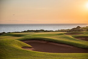 W Costa Navarino