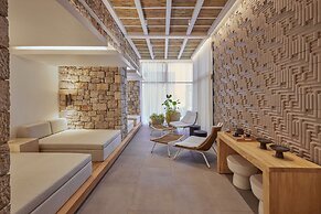 W Costa Navarino