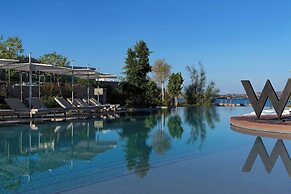 W Costa Navarino