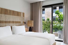 W Costa Navarino