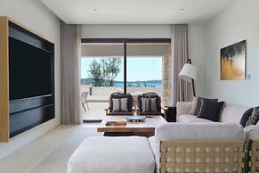 W Costa Navarino