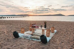 W Costa Navarino