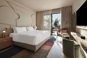 W Costa Navarino