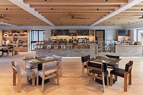 W Costa Navarino