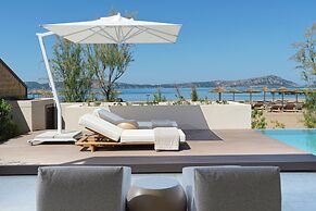 W Costa Navarino