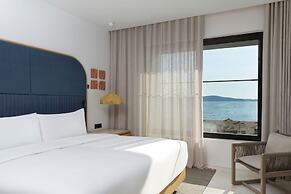 W Costa Navarino