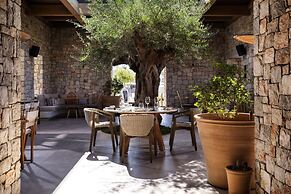 W Costa Navarino