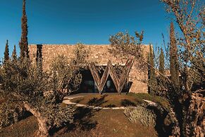 W Costa Navarino