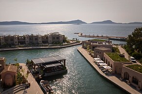 W Costa Navarino