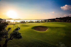 W Costa Navarino