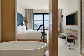 W Costa Navarino