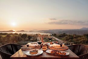 W Costa Navarino