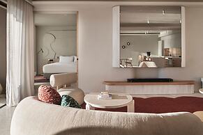 W Costa Navarino