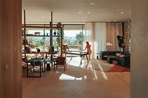 W Costa Navarino