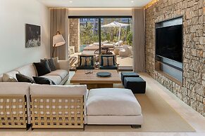 W Costa Navarino