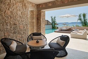 W Costa Navarino
