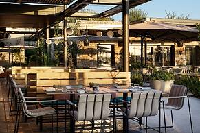 W Costa Navarino