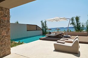 W Costa Navarino
