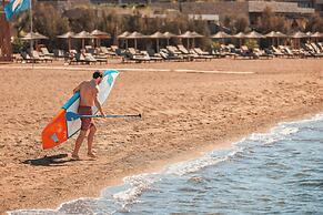 W Costa Navarino