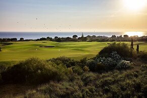 W Costa Navarino