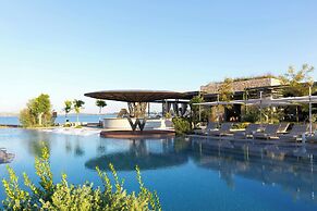 W Costa Navarino